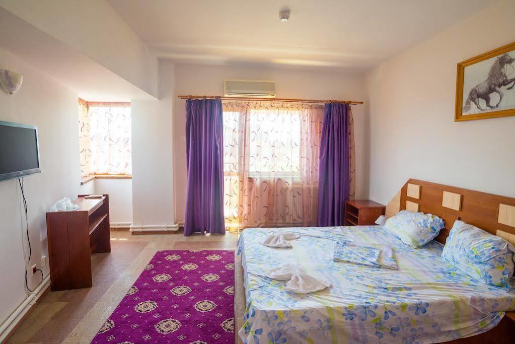 Hostel Nova Route Năvodari Eksteriør bilde