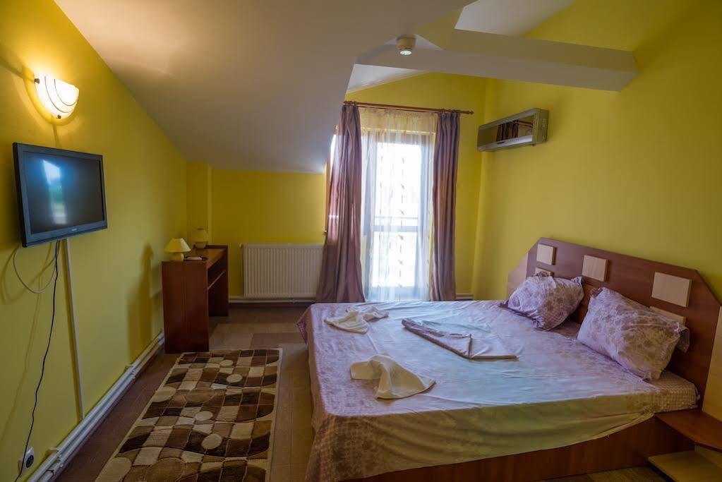 Hostel Nova Route Năvodari Eksteriør bilde