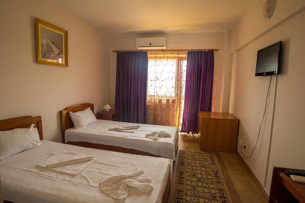 Hostel Nova Route Năvodari Eksteriør bilde